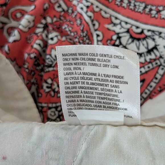 OLD NAVY Coral Paisley Mid-Rise, 5 Inch Cotton Zip Shorts; Size 6 - Picture 5 of 5